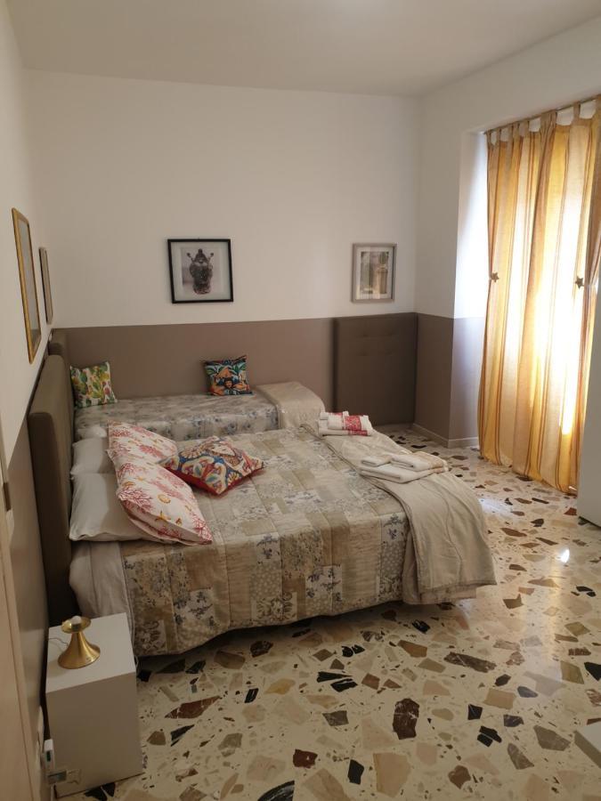 I Mori In Campidoglio Affitta Camere SantʼAgata di Militello Exterior foto