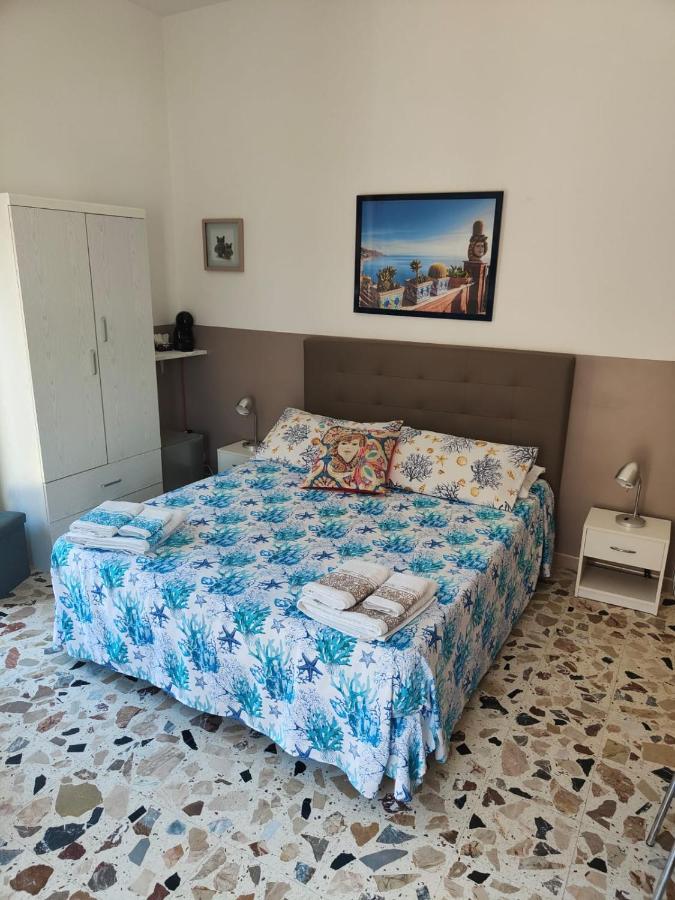 I Mori In Campidoglio Affitta Camere SantʼAgata di Militello Exterior foto
